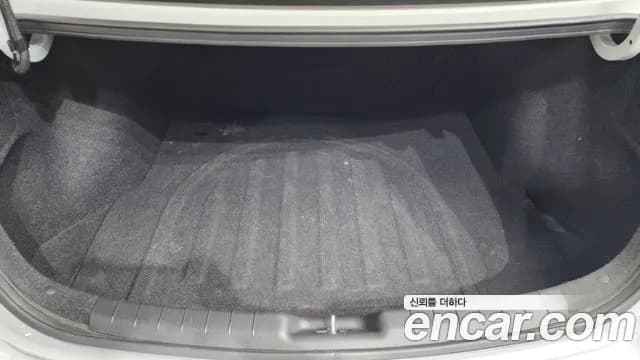 2019 Hyundai The New Avante AD 1.6 Sold VIN KMHD641EEKU840233 – trunk area 2019 Hyundai The New Avante AD 1.6 Sold VIN KMHD641EEKU840233 – trunk area