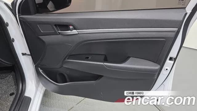 2019 Hyundai The New Avante AD 1.6 Sold VIN KMHD641EEKU869577 – trunk area 2019 Hyundai The New Avante AD 1.6 Sold VIN KMHD641EEKU869577 – trunk area