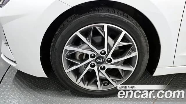 2020 Hyundai The New Avante AD 1.6 Sold VIN KMHD641EELU027660 – front exterior 2020 Hyundai The New Avante AD 1.6 Sold VIN KMHD641EELU027660 – front exterior