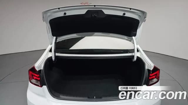 2020 Hyundai The New Avante AD 1.6 Sold VIN KMHD741EELU951022 – rear exterior 2020 Hyundai The New Avante AD 1.6 Sold VIN KMHD741EELU951022 – rear exterior