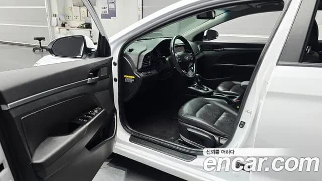 2019 Hyundai The New Avante AD 1.6 Diesel Sold VIN KMHD741UGKU896687 – interior seats 2019 Hyundai The New Avante AD 1.6 Diesel Sold VIN KMHD741UGKU896687 – interior seats