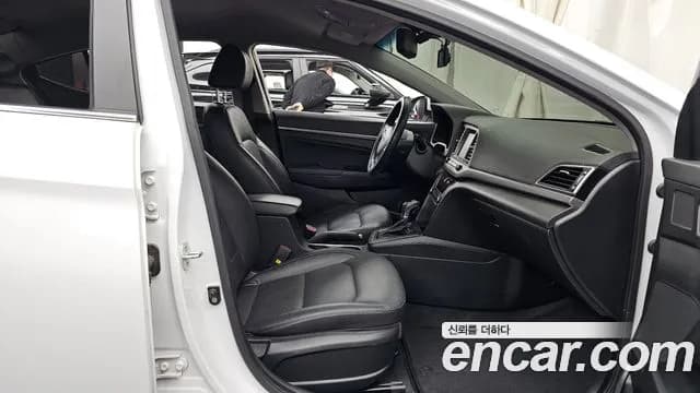 2017 Hyundai Avante AD 1.6 GDI Modern Sold VIN KMHD841DBHU381906 – front exterior 2017 Hyundai Avante AD 1.6 GDI Modern Sold VIN KMHD841DBHU381906 – front exterior