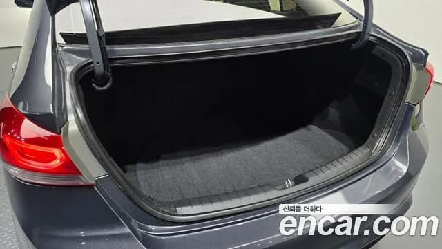 2018 Hyundai Avante AD 1.6 GDI Modern Sold VIN KMHD841DBJU574615 – rear exterior 2018 Hyundai Avante AD 1.6 GDI Modern Sold VIN KMHD841DBJU574615 – rear exterior