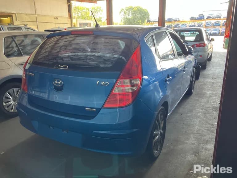 2010 Hyundai i30 Used VIN KMHDC51ELBU293038 – engine bay 2010 Hyundai i30 Used VIN KMHDC51ELBU293038 – engine bay