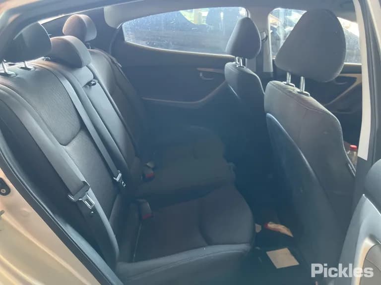 2013 Hyundai Elantra Used VIN KMHDG41EMDU958867 – dashboard 2013 Hyundai Elantra Used VIN KMHDG41EMDU958867 – dashboard