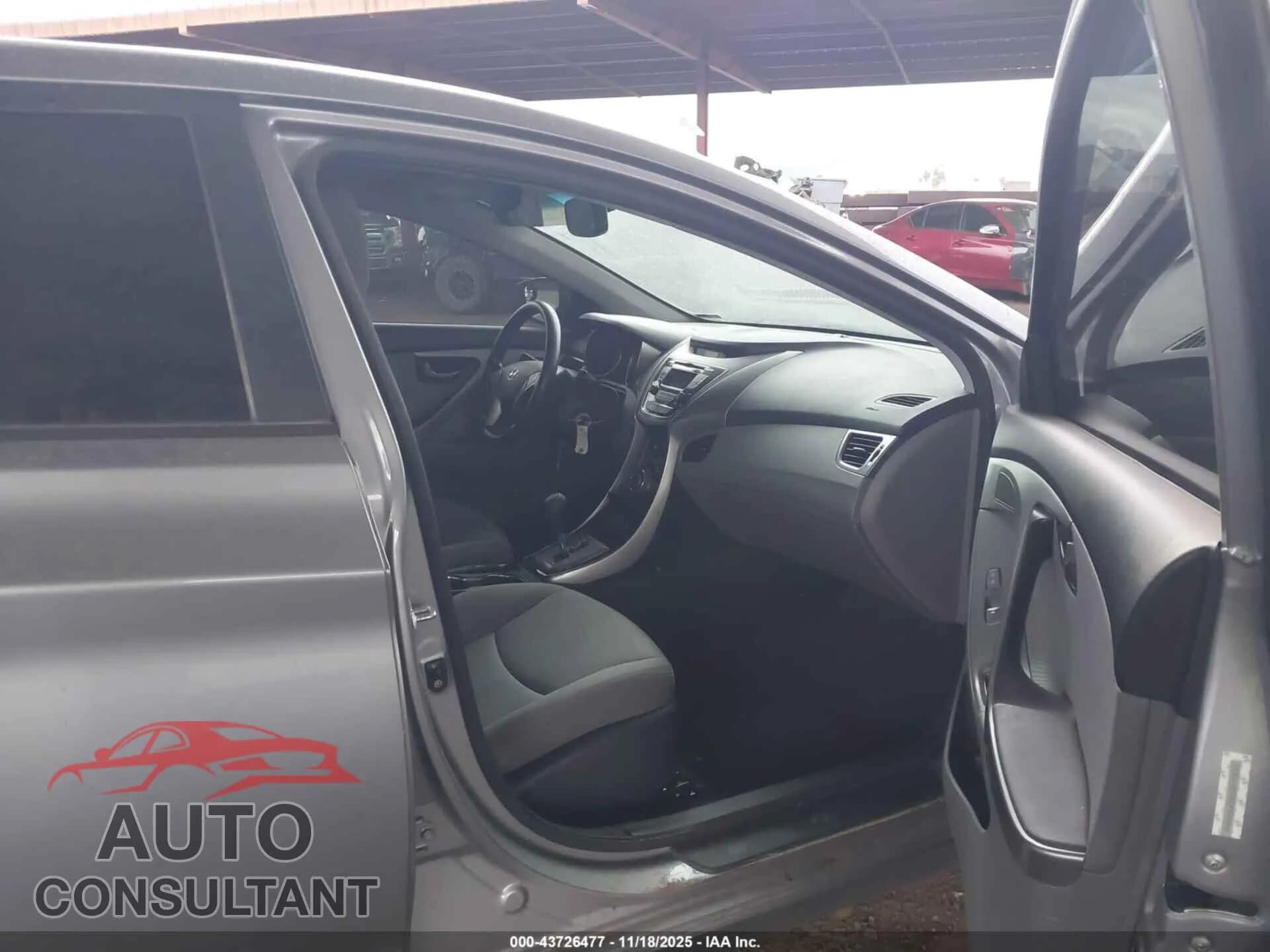 2013 HYUNDAI ELANTRA Damaged VIN KMHDH4AE8DU911473 – interior seats 2013 HYUNDAI ELANTRA Damaged VIN KMHDH4AE8DU911473 – interior seats