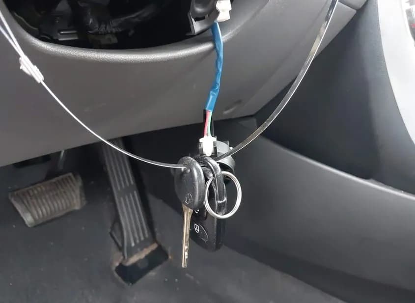 2013 HYUNDAI Elantra Used VIN KMHDH4AE9DU781901 – side profile 2013 HYUNDAI Elantra Used VIN KMHDH4AE9DU781901 – side profile