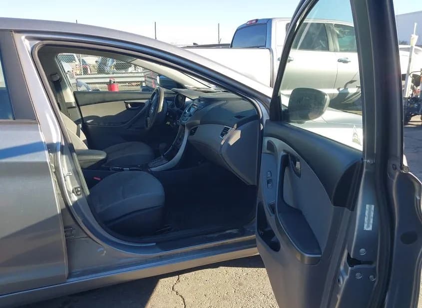2013 HYUNDAI Elantra Used VIN KMHDH4AE9DU781901 – dashboard 2013 HYUNDAI Elantra Used VIN KMHDH4AE9DU781901 – dashboard
