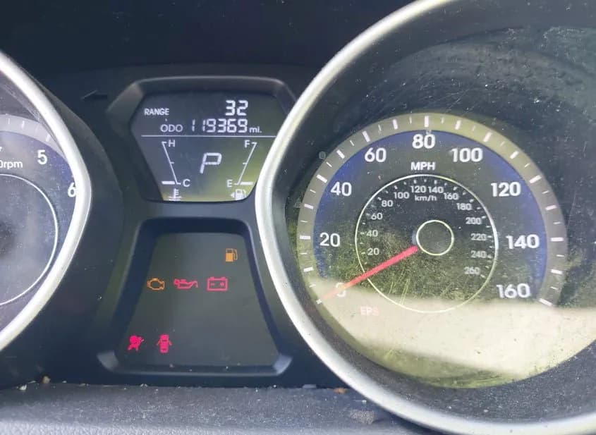 2013 HYUNDAI Elantra Used VIN KMHDH4AE9DU781901 – interior seats 2013 HYUNDAI Elantra Used VIN KMHDH4AE9DU781901 – interior seats