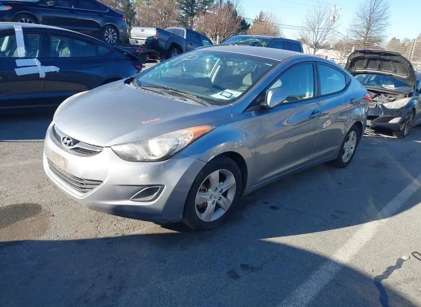 2013 HYUNDAI Elantra Used VIN KMHDH4AE9DU781901 – trunk area 2013 HYUNDAI Elantra Used VIN KMHDH4AE9DU781901 – trunk area