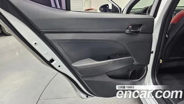 2017 Hyundai Avante AD 1.6 Turbo Sport Sold VIN KMHDR41BAHU359072 – undercarriage 2017 Hyundai Avante AD 1.6 Turbo Sport Sold VIN KMHDR41BAHU359072 – undercarriage