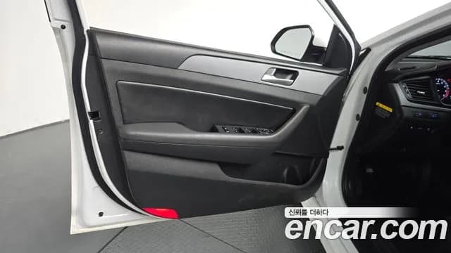 2018 Hyundai Sonata New Rise 2.0 Smart Sold VIN KMHE241CBJA367082 – trunk area 2018 Hyundai Sonata New Rise 2.0 Smart Sold VIN KMHE241CBJA367082 – trunk area