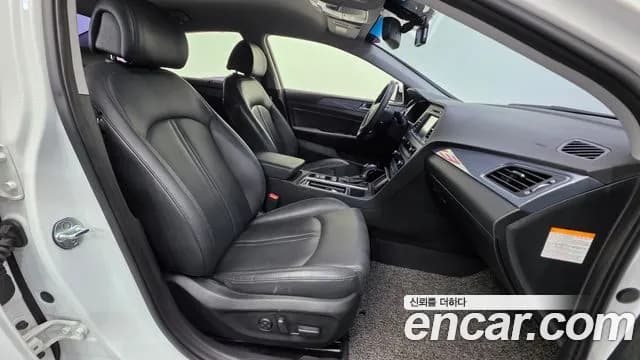 2017 Hyundai LF Sonata Hybrid 2.0 HEV Sold VIN KMHE3413BHA061121 – front exterior 2017 Hyundai LF Sonata Hybrid 2.0 HEV Sold VIN KMHE3413BHA061121 – front exterior