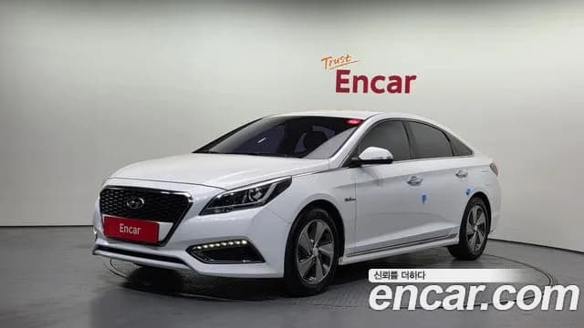 2017 Hyundai LF Sonata Hybrid 2.0 HEV Sold VIN KMHE3413BHA061121 – interior seats 2017 Hyundai LF Sonata Hybrid 2.0 HEV Sold VIN KMHE3413BHA061121 – interior seats