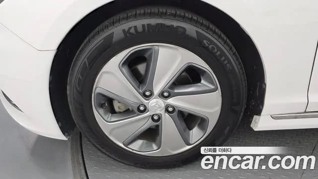 2017 Hyundai LF Sonata Hybrid 2.0 HEV Sold VIN KMHE3413BHA061121 – undercarriage 2017 Hyundai LF Sonata Hybrid 2.0 HEV Sold VIN KMHE3413BHA061121 – undercarriage