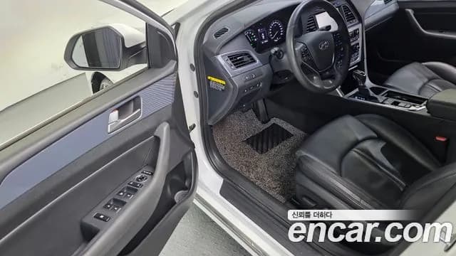 2017 Hyundai LF Sonata Hybrid 2.0 HEV Sold VIN KMHE3413BHA061121 – trunk area 2017 Hyundai LF Sonata Hybrid 2.0 HEV Sold VIN KMHE3413BHA061121 – trunk area