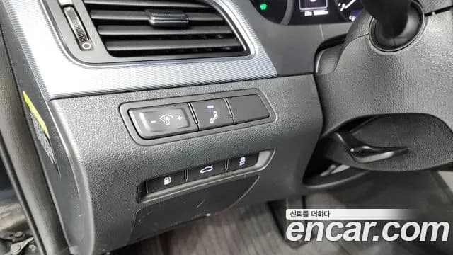2017 Hyundai LF Sonata Hybrid 2.0 HEV Sold VIN KMHE3413BHA064305 – exterior detail 2017 Hyundai LF Sonata Hybrid 2.0 HEV Sold VIN KMHE3413BHA064305 – exterior detail