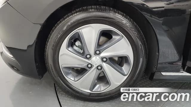 2017 Hyundai LF Sonata Hybrid 2.0 HEV Sold VIN KMHE3413BHA064305 – photo 13 2017 Hyundai LF Sonata Hybrid 2.0 HEV Sold VIN KMHE3413BHA064305 – photo 13