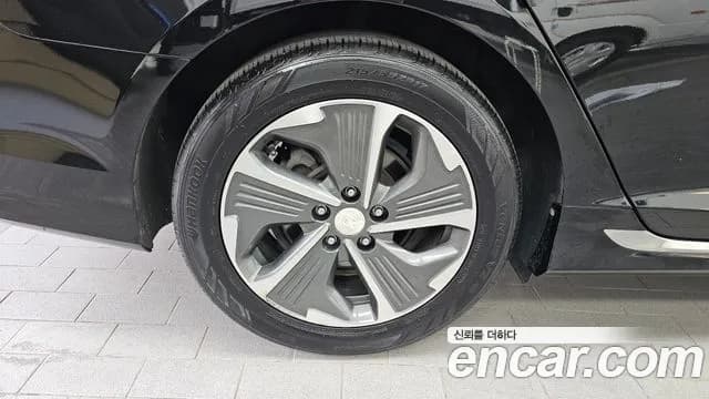 2018 Hyundai Sonata New Rise Hybrid Premium Sold VIN KMHE3413BJA072454 – side profile 2018 Hyundai Sonata New Rise Hybrid Premium Sold VIN KMHE3413BJA072454 – side profile
