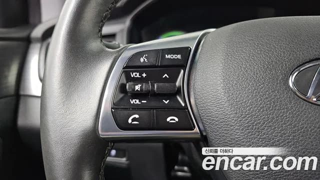 2018 Hyundai Sonata New Rise Hybrid Premium Sold VIN KMHE3413BJA072454 – interior seats 2018 Hyundai Sonata New Rise Hybrid Premium Sold VIN KMHE3413BJA072454 – interior seats