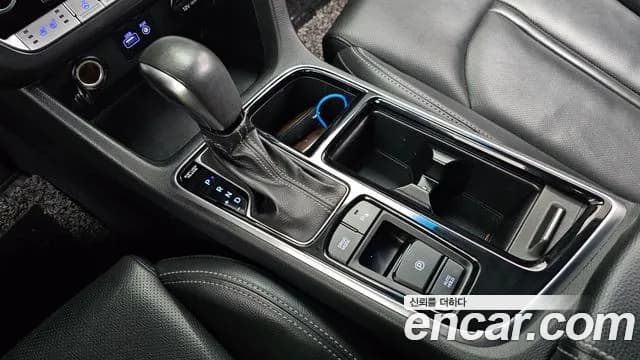 2018 Hyundai Sonata New Rise Hybrid Premium Sold VIN KMHE3413BJA072454 – trunk area 2018 Hyundai Sonata New Rise Hybrid Premium Sold VIN KMHE3413BJA072454 – trunk area