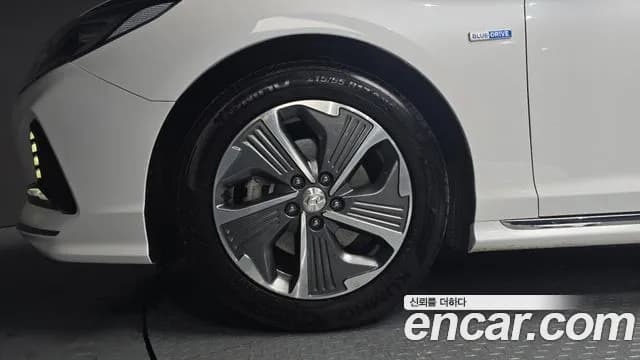 2018 Hyundai Sonata New Rise Hybrid Premium Sold VIN KMHE3413BJA077698 – front exterior 2018 Hyundai Sonata New Rise Hybrid Premium Sold VIN KMHE3413BJA077698 – front exterior