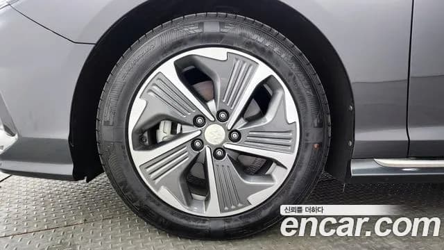 2019 Hyundai Sonata New Rise Hybrid Modern Sold VIN KMHE3413BKA089602 – front exterior 2019 Hyundai Sonata New Rise Hybrid Modern Sold VIN KMHE3413BKA089602 – front exterior