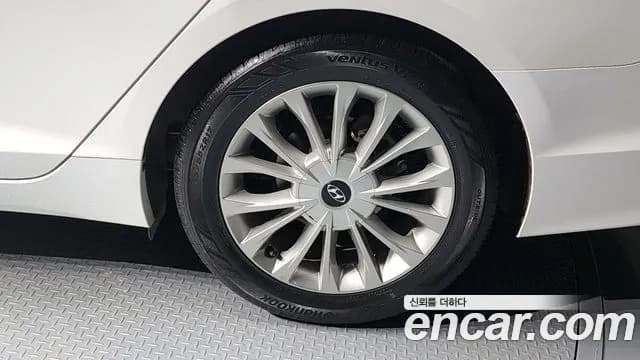 2017 Hyundai LF Sonata 2.0 Smart Sold VIN KMHE341CBHA300576 – trunk area 2017 Hyundai LF Sonata 2.0 Smart Sold VIN KMHE341CBHA300576 – trunk area