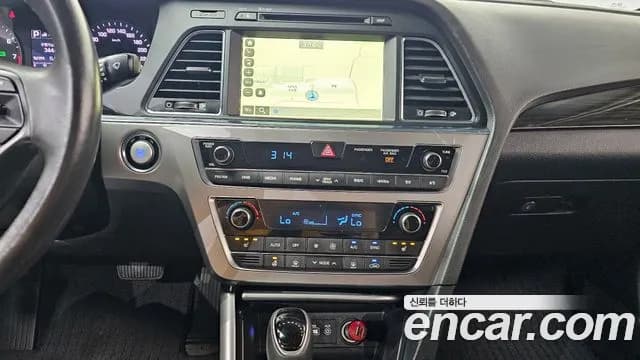 2017 Hyundai LF Sonata 2.0 Smart Sold VIN KMHE341CBHA310973 – dashboard 2017 Hyundai LF Sonata 2.0 Smart Sold VIN KMHE341CBHA310973 – dashboard