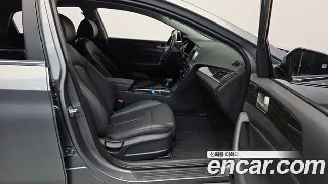 2017 Hyundai LF Sonata 2.0 Smart Sold VIN KMHE341CBHA328432 – interior seats 2017 Hyundai LF Sonata 2.0 Smart Sold VIN KMHE341CBHA328432 – interior seats