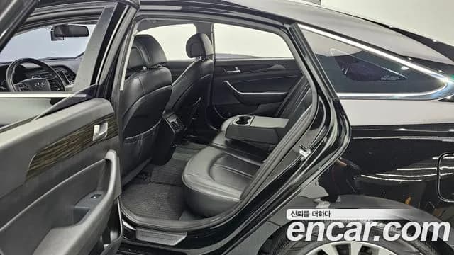 2017 Hyundai LF Sonata 2.0 Smart Sold VIN KMHE341CBHA341449 – interior seats 2017 Hyundai LF Sonata 2.0 Smart Sold VIN KMHE341CBHA341449 – interior seats