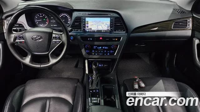 2017 Hyundai LF Sonata 2.0 Premium Sold VIN KMHE341CBHA344688 – interior seats 2017 Hyundai LF Sonata 2.0 Premium Sold VIN KMHE341CBHA344688 – interior seats