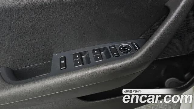 2017 Hyundai LF Sonata LPI Smart Sold VIN KMHE341DBHA320477 – trunk area 2017 Hyundai LF Sonata LPI Smart Sold VIN KMHE341DBHA320477 – trunk area