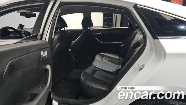 2017 Hyundai LF Sonata LPI Smart Sold VIN KMHE341DBHA321628 – interior seats 2017 Hyundai LF Sonata LPI Smart Sold VIN KMHE341DBHA321628 – interior seats
