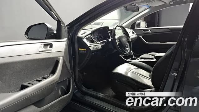 2018 Hyundai Sonata New Rise LPI Style Sold VIN KMHE341DBJA375231 – trunk area 2018 Hyundai Sonata New Rise LPI Style Sold VIN KMHE341DBJA375231 – trunk area