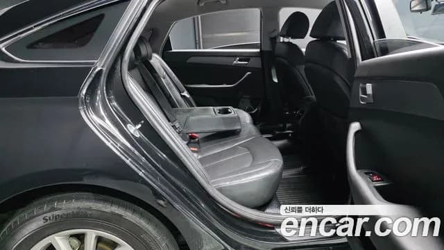 2018 Hyundai Sonata New Rise LPI Taxi Sold VIN KMHE341DBJA404323 – exterior detail 2018 Hyundai Sonata New Rise LPI Taxi Sold VIN KMHE341DBJA404323 – exterior detail