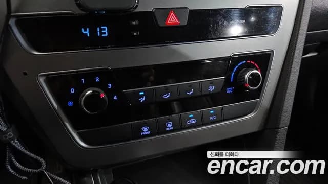 2018 Hyundai LF Sonata LPI TAXI Sold VIN KMHE341DBJA434887 – interior seats 2018 Hyundai LF Sonata LPI TAXI Sold VIN KMHE341DBJA434887 – interior seats