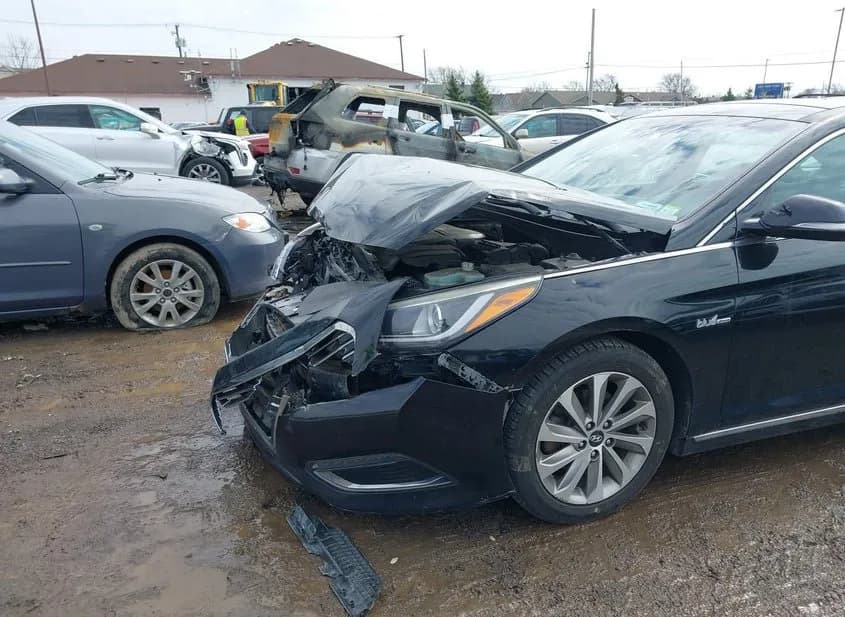 2016 HYUNDAI Sonata Used VIN KMHE34L12GA026365 – exterior detail 2016 HYUNDAI Sonata Used VIN KMHE34L12GA026365 – exterior detail