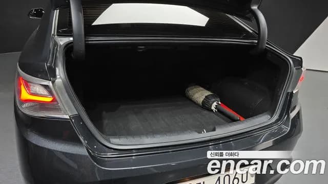 2018 Hyundai Sonata New Rise Hybrid Premium Sold VIN KMHE5413BJA078957 – trunk area 2018 Hyundai Sonata New Rise Hybrid Premium Sold VIN KMHE5413BJA078957 – trunk area