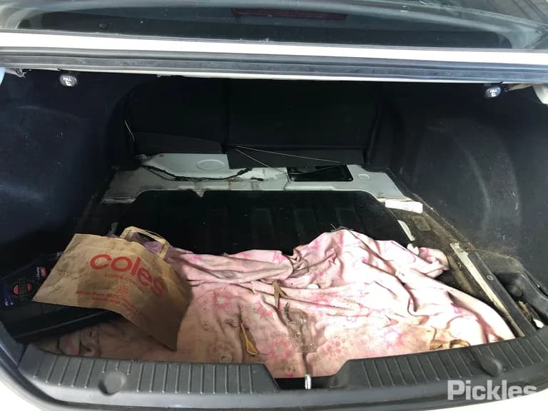 2010 Hyundai i45 Used VIN KMHEC41DMBA198292 – engine bay 2010 Hyundai i45 Used VIN KMHEC41DMBA198292 – engine bay