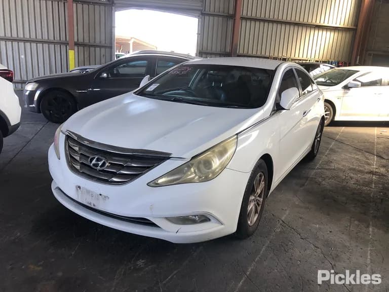 2010 Hyundai i45 Used VIN KMHEC41DMBA198292 – photo 12 2010 Hyundai i45 Used VIN KMHEC41DMBA198292 – photo 12