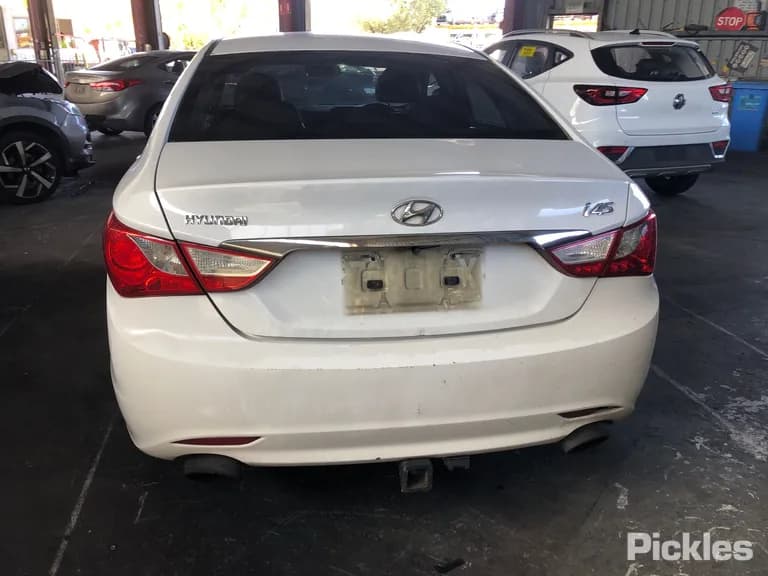 2010 Hyundai i45 Used VIN KMHEC41DMBA198292 – photo 15 2010 Hyundai i45 Used VIN KMHEC41DMBA198292 – photo 15