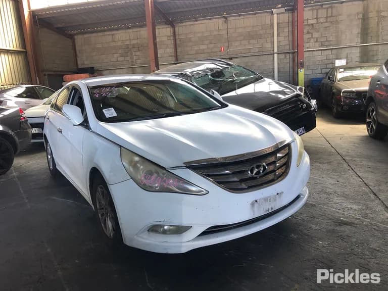 2010 Hyundai i45 Used VIN KMHEC41DMBA198292 – photo 16 2010 Hyundai i45 Used VIN KMHEC41DMBA198292 – photo 16