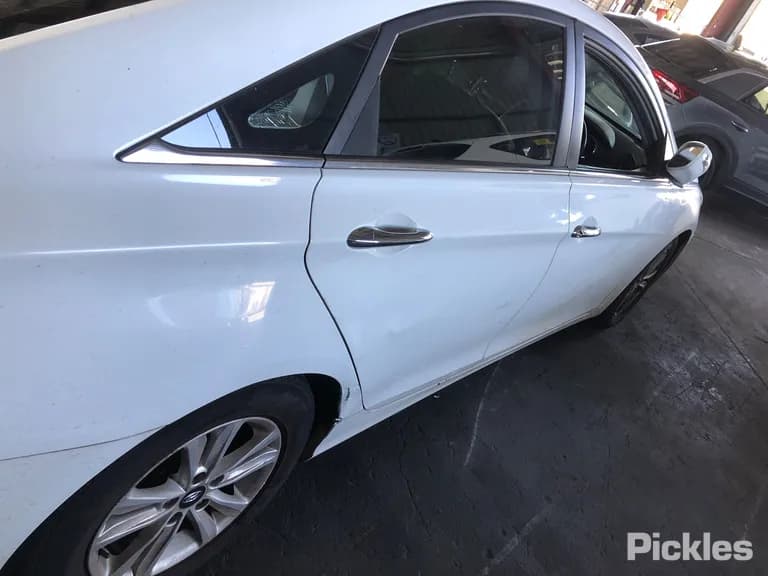 2010 Hyundai i45 Used VIN KMHEC41DMBA198292 – photo 17 2010 Hyundai i45 Used VIN KMHEC41DMBA198292 – photo 17