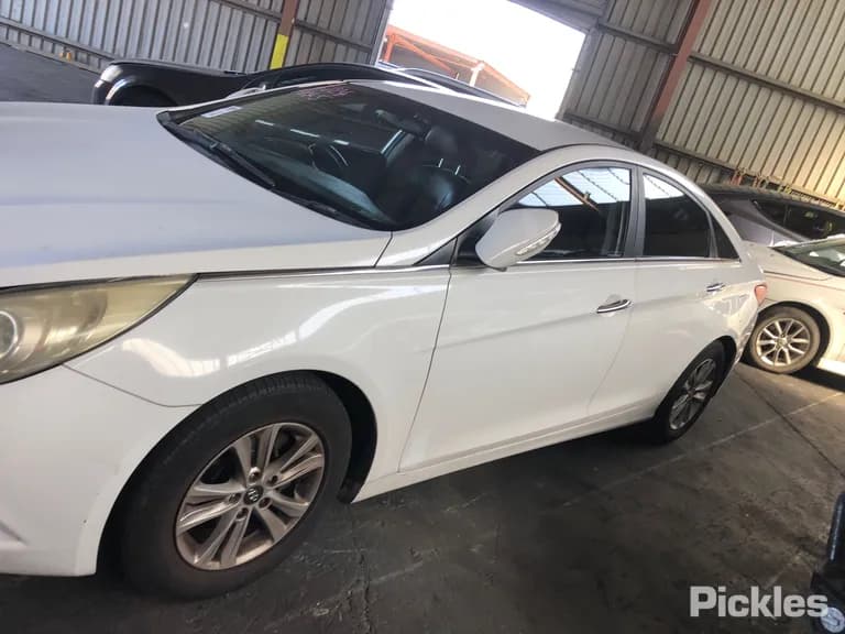 2010 Hyundai i45 Used VIN KMHEC41DMBA198292 – photo 23 2010 Hyundai i45 Used VIN KMHEC41DMBA198292 – photo 23