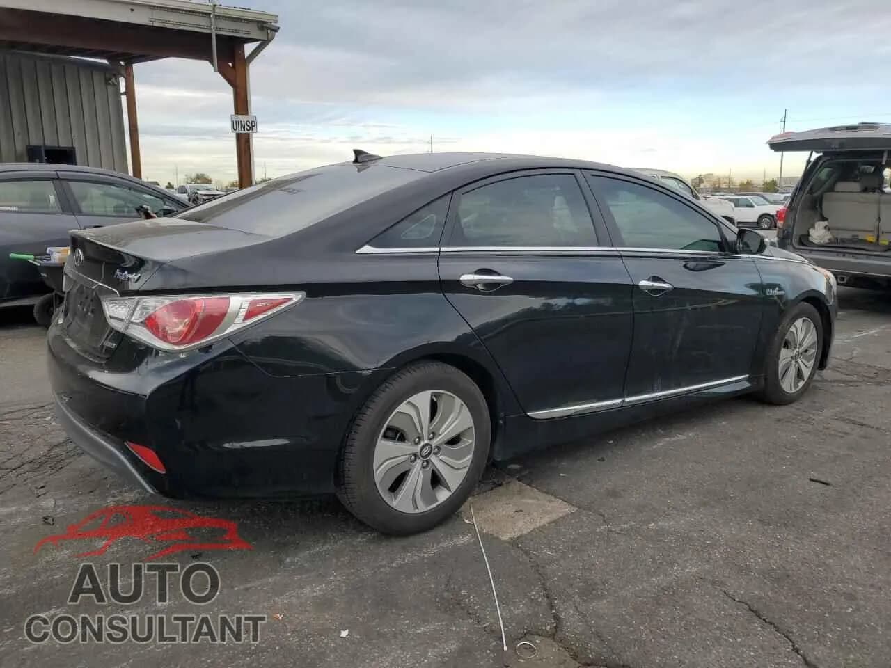 2013 HYUNDAI SONATA Damaged VIN KMHEC4A43DA083294 – side profile 2013 HYUNDAI SONATA Damaged VIN KMHEC4A43DA083294 – side profile