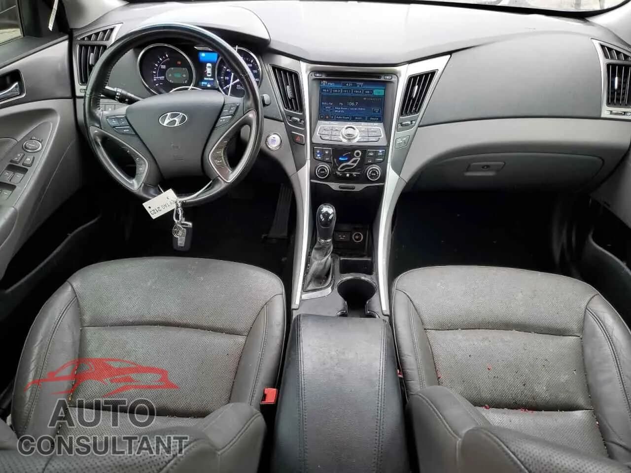 2013 HYUNDAI SONATA Damaged VIN KMHEC4A43DA083294 – undercarriage 2013 HYUNDAI SONATA Damaged VIN KMHEC4A43DA083294 – undercarriage