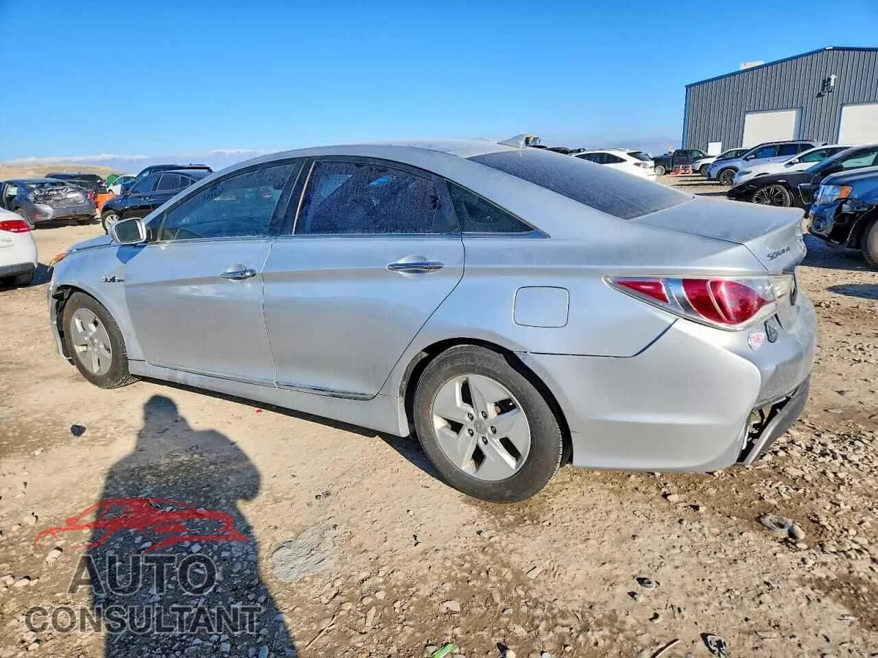 2012 HYUNDAI SONATA Damaged VIN KMHEC4A49CA026208 – rear exterior 2012 HYUNDAI SONATA Damaged VIN KMHEC4A49CA026208 – rear exterior