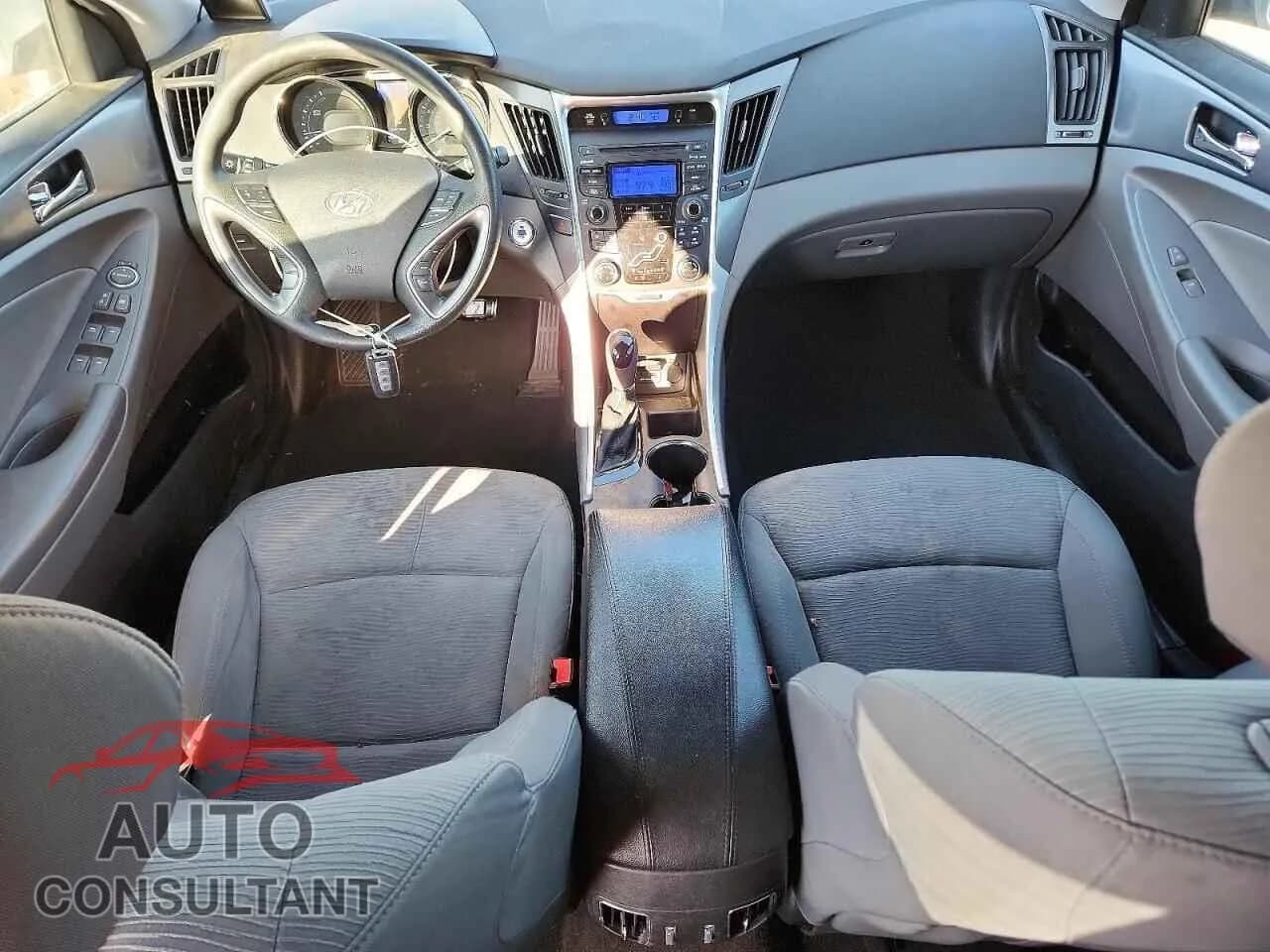 2012 HYUNDAI SONATA Damaged VIN KMHEC4A49CA026208 – undercarriage 2012 HYUNDAI SONATA Damaged VIN KMHEC4A49CA026208 – undercarriage