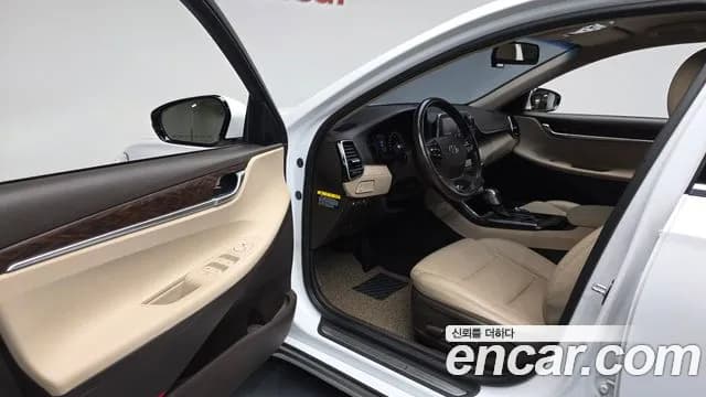 2018 Hyundai Grandeur IG Hybrid Premium Sold VIN KMHF1413BJA014883 – side profile 2018 Hyundai Grandeur IG Hybrid Premium Sold VIN KMHF1413BJA014883 – side profile